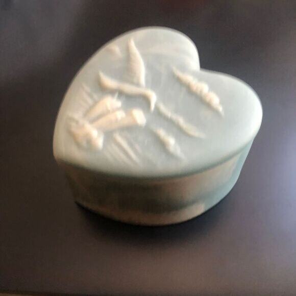 Vintage Heart Shaped Ceramic Trinket Box - Picture 3 of 9